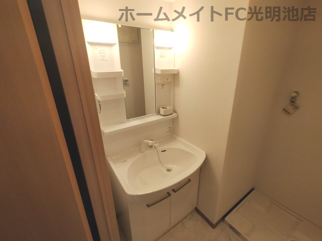 拡大写真:ヴェルデュールラディエ 3階306の洗面所