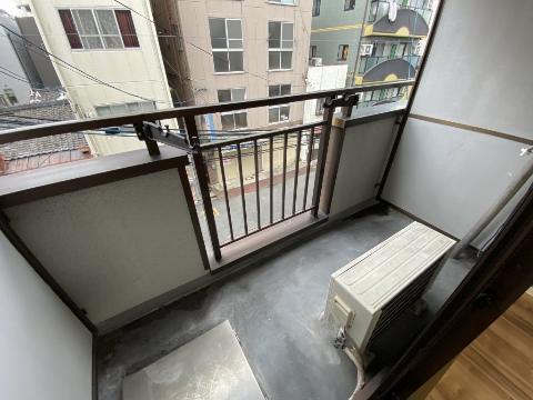 拡大写真:大阪市東淀川区小松2丁目 4階403のベランダ