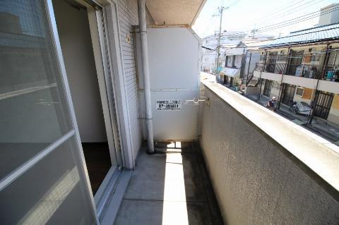 拡大写真:大阪市東淀川区豊新2丁目 3階301のバルコニー