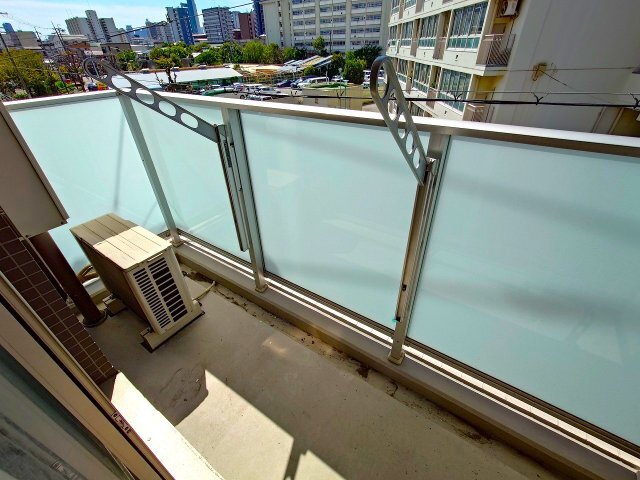 拡大写真:大阪市東淀川区淡路1丁目 3階301のバルコニー