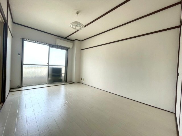 拡大写真：大阪市東淀川区淡路３丁目 2階201の居間