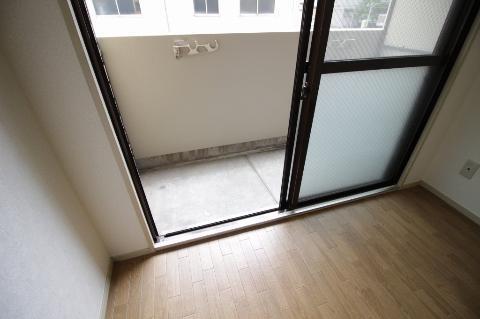 拡大写真:大阪市東淀川区豊里7丁目 4階402のバルコニー