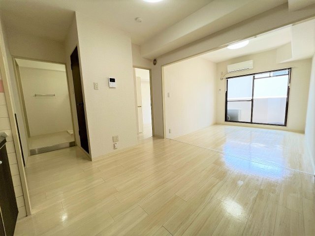 拡大写真:大阪市東淀川区西淡路3丁目 6階608の居間