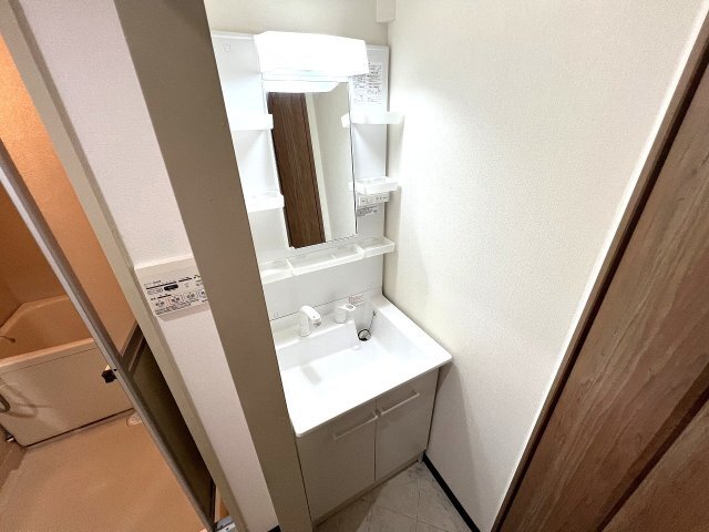 拡大写真:大阪市東淀川区西淡路3丁目 6階608の洗面所