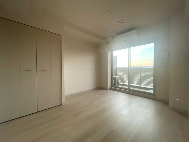拡大写真:吹田市西御旅町 2階213の居間