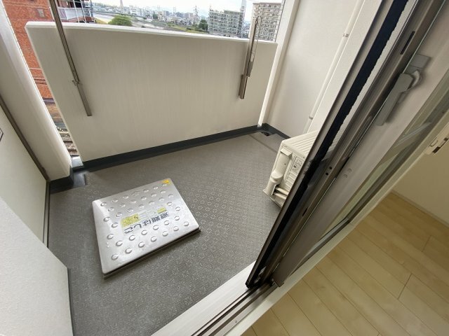 拡大写真：大阪市東淀川区小松２丁目 6階607のバルコニー