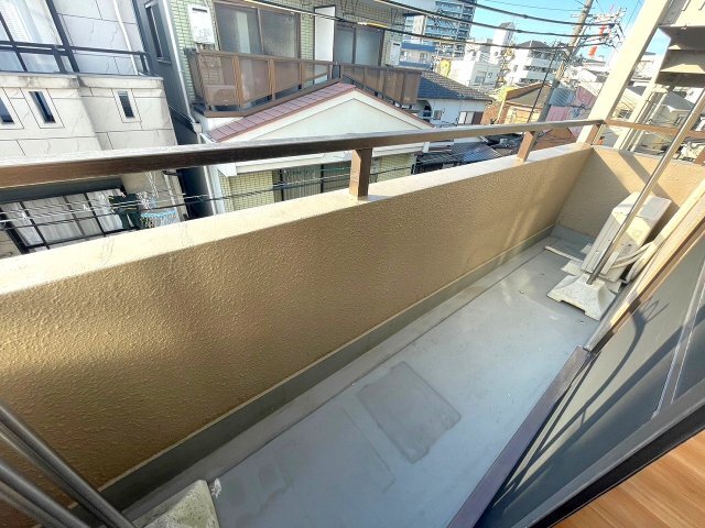 拡大写真:大阪市東淀川区菅原6丁目 2階201のバルコニー