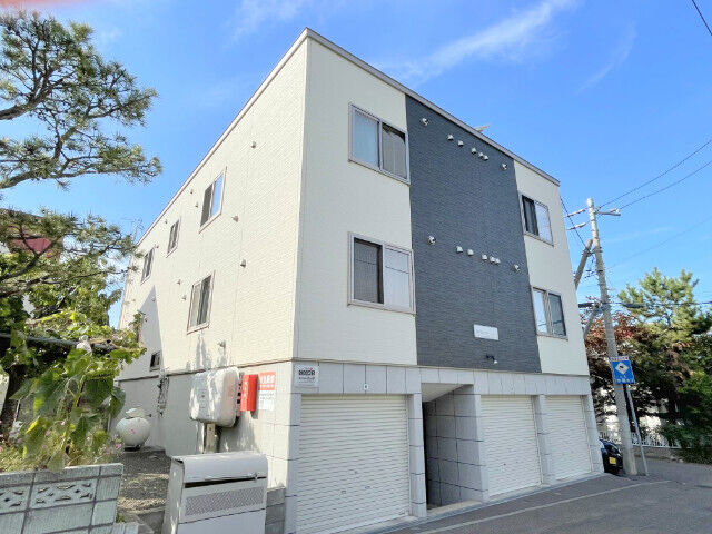 拡大写真：アメニティ手稲本町 2階203の外観写真でございます！