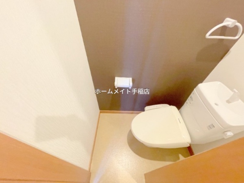 拡大写真:フィオーレディアレスト 1階101のウォシュレット付きで快適な環境です♪