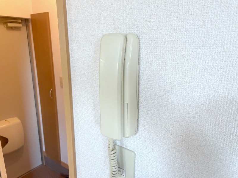 拡大写真:フロント・アベニュー 1階105のインターホン付きです♪
