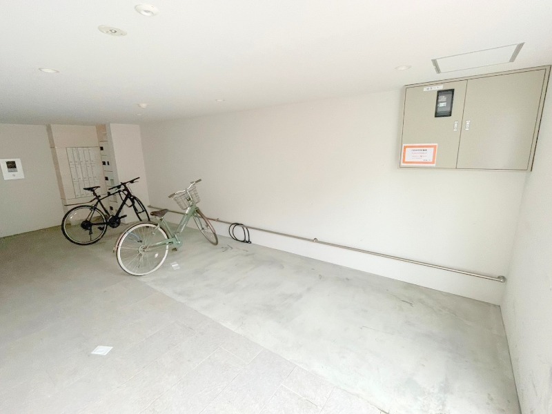 拡大写真:札幌市手稲区手稲本町二条5丁目 2階203の屋内駐輪場付きです!