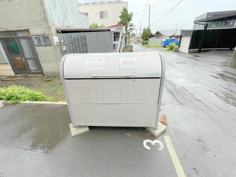 拡大写真:札幌市手稲区手稲本町二条5丁目 2階203の敷地内ごみ置き場です!