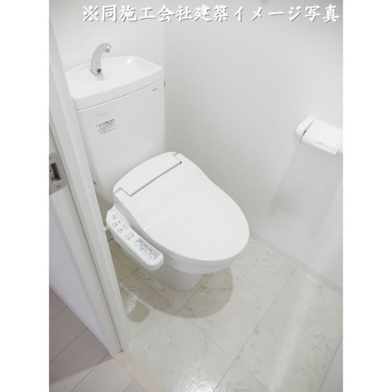 拡大写真:ブランシャール発寒 4階402のウォシュレット付きで快適な環境です♪