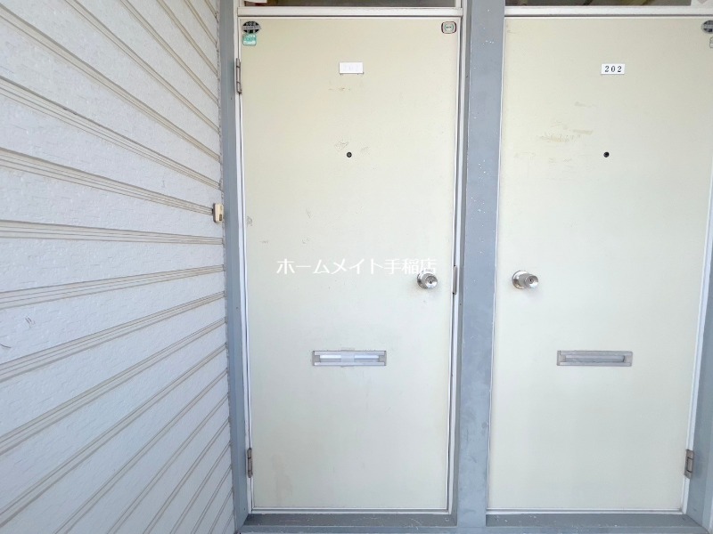 拡大写真:札幌市手稲区富丘一条6丁目 2階201のエントランスです♪