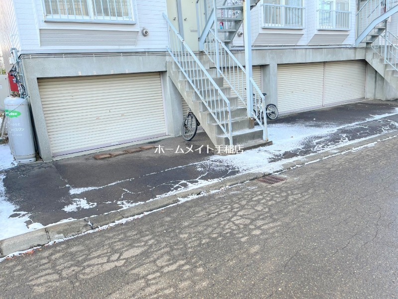 拡大写真:札幌市手稲区富丘一条6丁目 2階106の駐車スペースです!