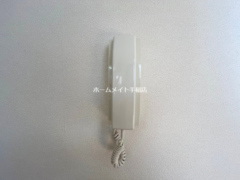 拡大写真:札幌市手稲区稲穂一条1丁目 2階201の安心のインターホン付きです!