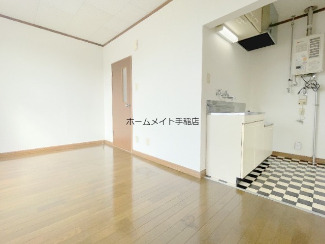 拡大写真:プラタナス曙B棟 3階206の明るい洋室♪