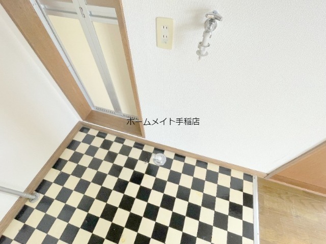 拡大写真:プラタナス曙B棟 3階206の洗濯機置き場です♪!