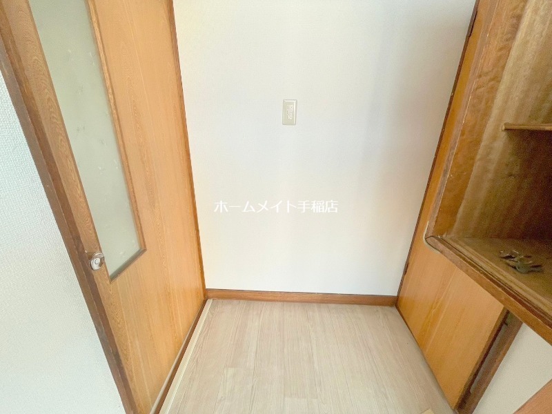 拡大写真:札幌市手稲区前田四条10丁目 2階205の玄関スペース、シューズボックス付きです♪