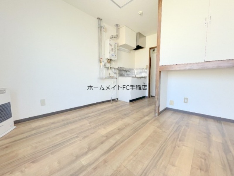 拡大写真:札幌市西区琴似三条7丁目 2階202の明るいリビング♪