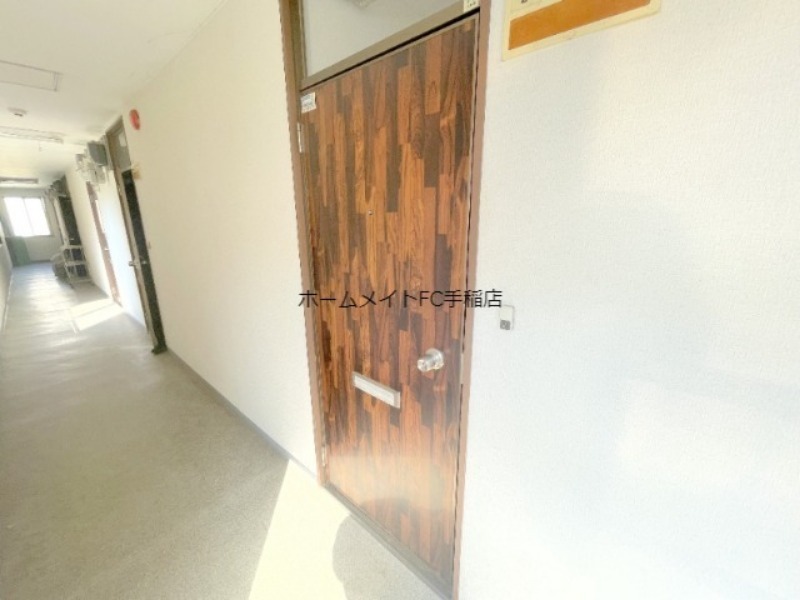 拡大写真:札幌市西区琴似三条7丁目 2階202の玄関入り口です♪