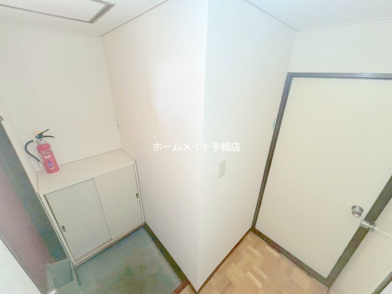 拡大写真:札幌市手稲区手稲本町二条5丁目 2階201の玄関スペース、シューズボックス付きです♪