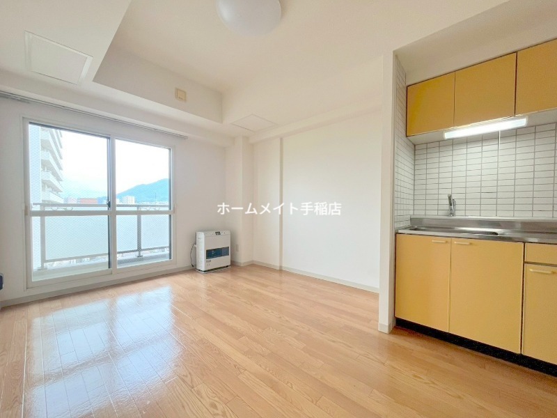 拡大写真:札幌市手稲区手稲本町一条4丁目 8階802の明るいリビング♪
