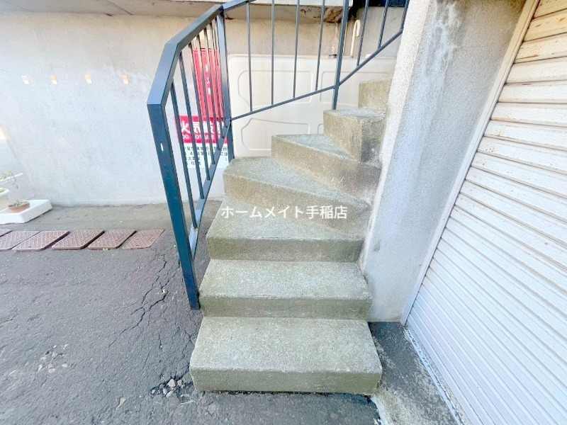 拡大写真:札幌市手稲区曙三条3丁目 3階201の共用部です!