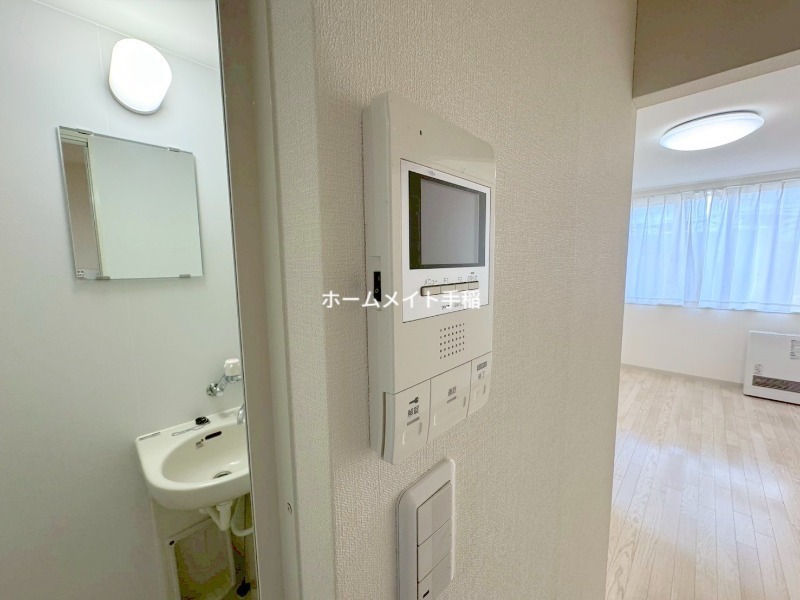 拡大写真:札幌市手稲区曙六条2丁目 2階110のモニター付きインターホン♪