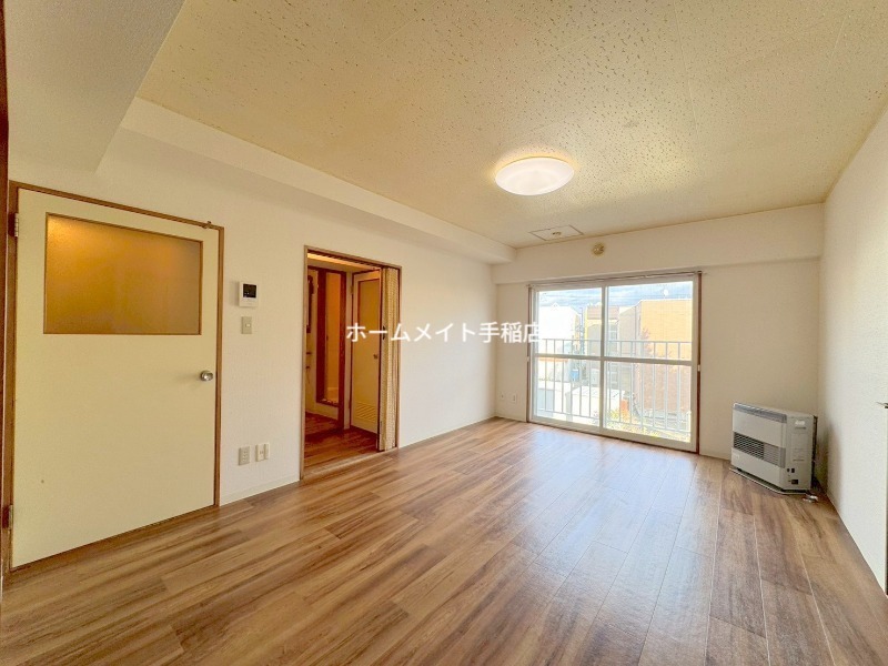 拡大写真：札幌市手稲区曙四条３丁目 2階205の明るいリビング♪