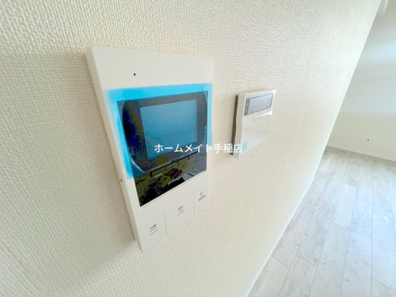 拡大写真:Hills Sapporo Ⅵ (読み:ヒルズサッポロシックス) 1階101の便利なインターホン付きでございます!