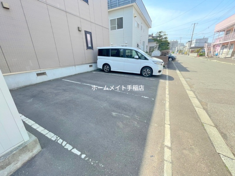 拡大写真:札幌市手稲区富丘一条7丁目 1階102の駐車場スペースです!