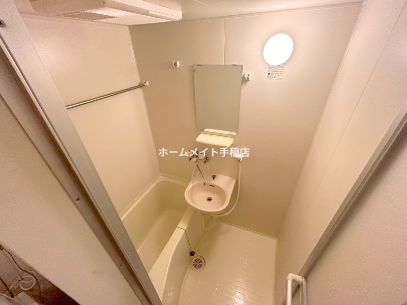 拡大写真:アルシオーネ富丘(旧:レオパレスパインツリー) 2階207のバススペースでございます!