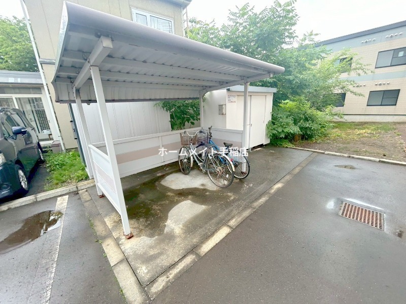 拡大写真:アルシオーネ富丘(旧:レオパレスパインツリー) 2階207の共用部スペースでございます!