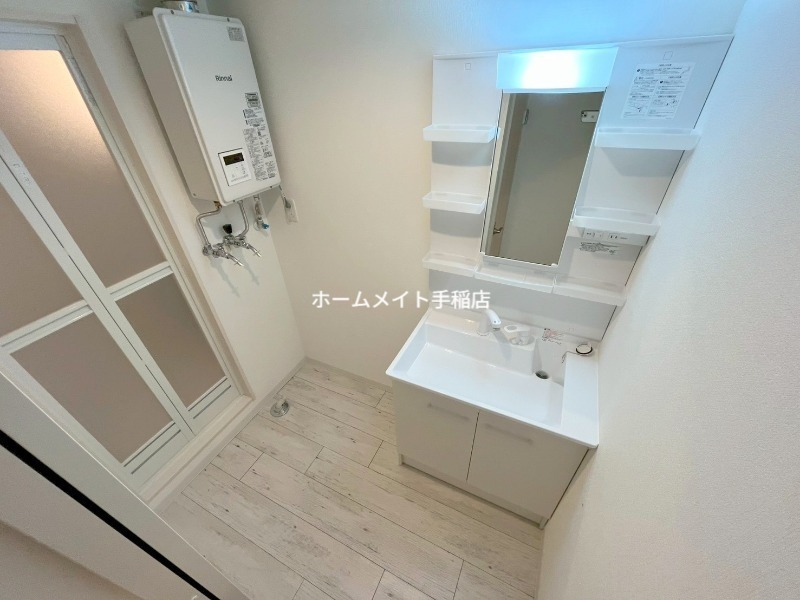 拡大写真:ラフィーネ西町 1階101の便利な洗面台付きでございます!