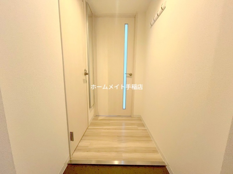 拡大写真:ラフィーネ発寒南Ⅲ 1階102の玄関スペースでございます!