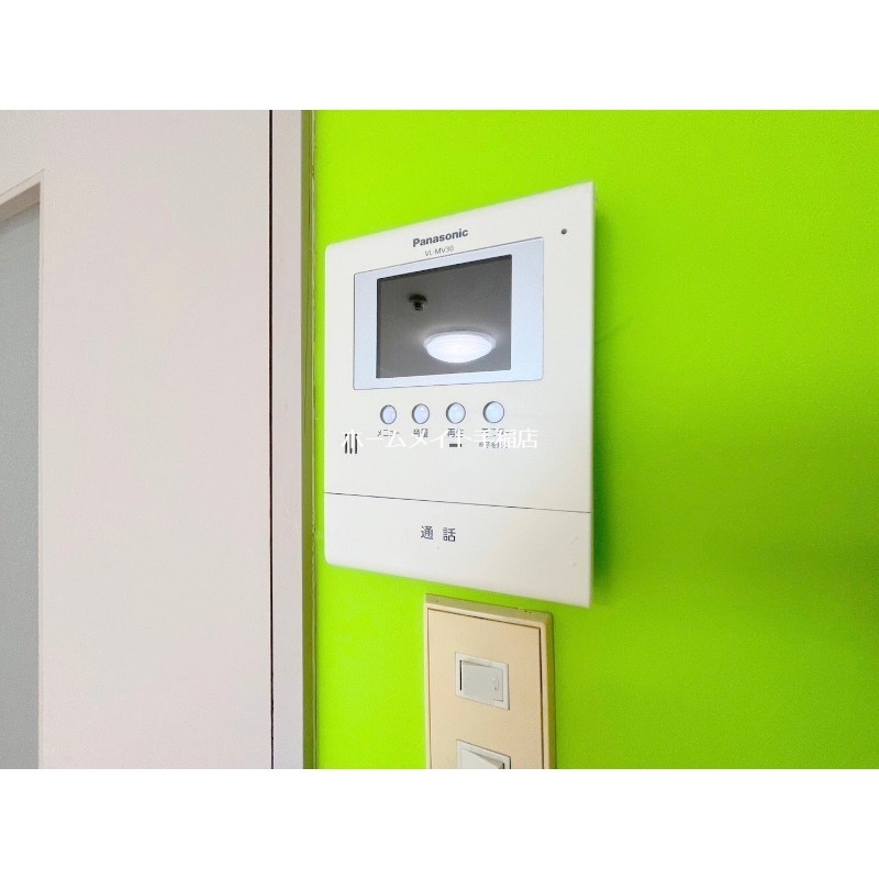 拡大写真:札幌市手稲区稲穂三条2丁目 2階211のモニター付きインターホン♪