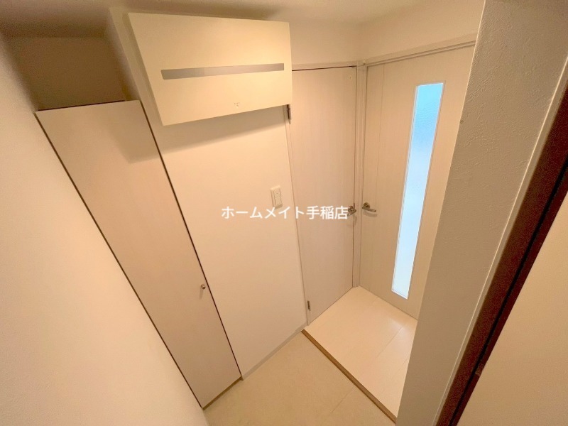 拡大写真:札幌市西区発寒七条11丁目 1階103の玄関スペース、シューズボックス付きです♪