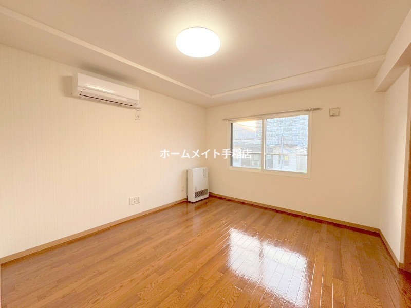 拡大写真:EXCELLENT HOUSE宮の沢 2階205の明るく広々リビングスペース♪