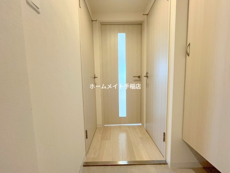拡大写真:Applause Gateway(アプローズ ゲートウェイ) 3階301の玄関スペースでございます!