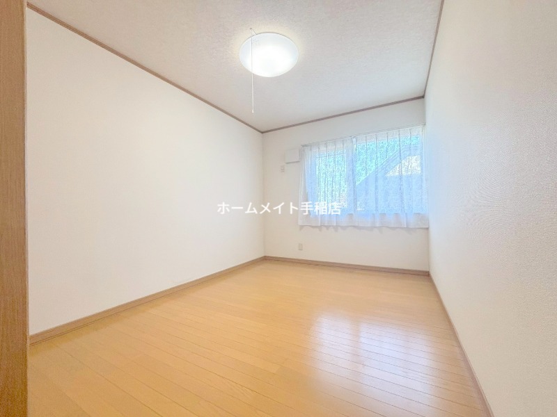 拡大写真:パールハウス 2階202の洋室スペースでございます!