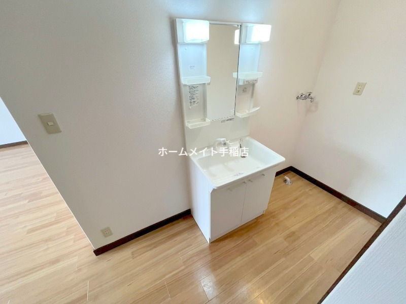 拡大写真:ハイツ54 3階302の便利な洗面台付きでございます!