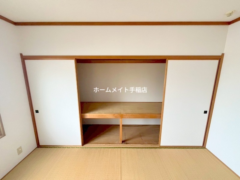 拡大写真:ハイツ54 3階302の収納スペースでございます!