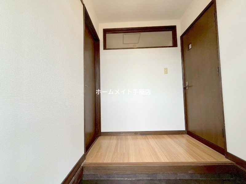 拡大写真:ハイツ54 3階302の玄関スペースでございます!