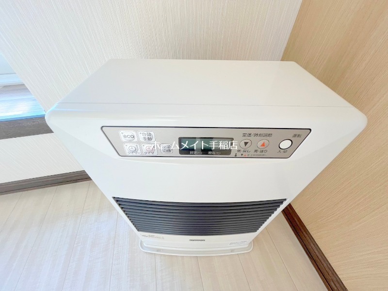 拡大写真:コンフォートT13 2階103の灯油ストーブ付きです!