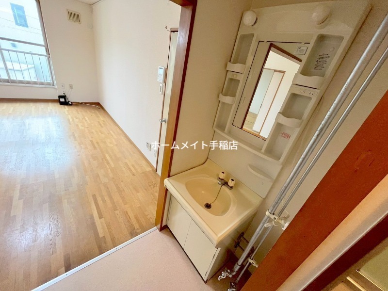 拡大写真:住吉ハイツ 2階205の便利な洗面台付きでございます!