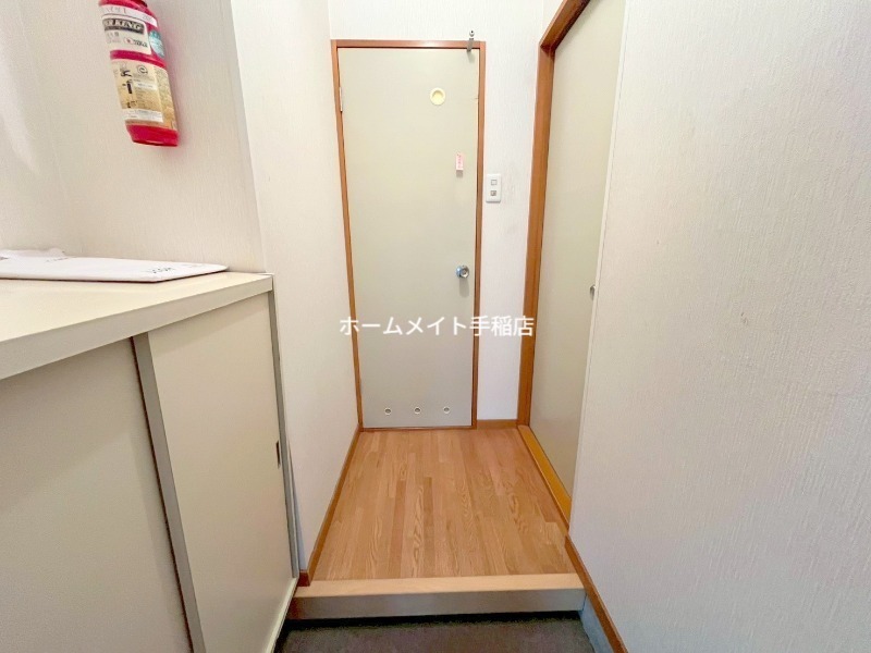 拡大写真:住吉ハイツ 2階205の玄関スペースでございます!