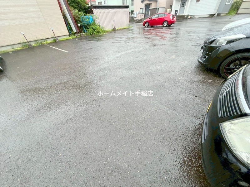 拡大写真:住吉ハイツ 2階205の駐車スペースでございます!