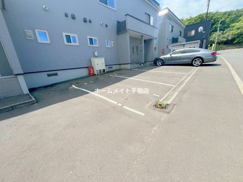 拡大写真:メゾンドK・Ⅰ 1階102の駐車スペースでございます!