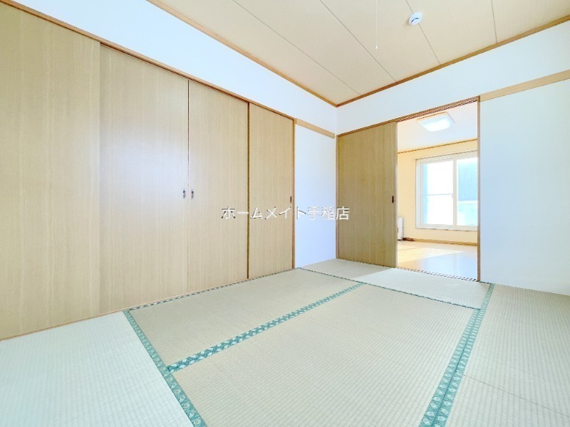 拡大写真:札幌市手稲区前田三条8丁目 2階202の明るい和室、寝室にどうぞ♪